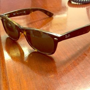 Ray-ban New Wayfarer with tan Ray-ban case